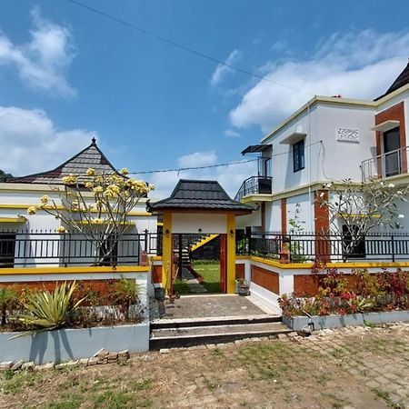 Pool Villa Saung Suluh Purwokerto Eksteriør bilde